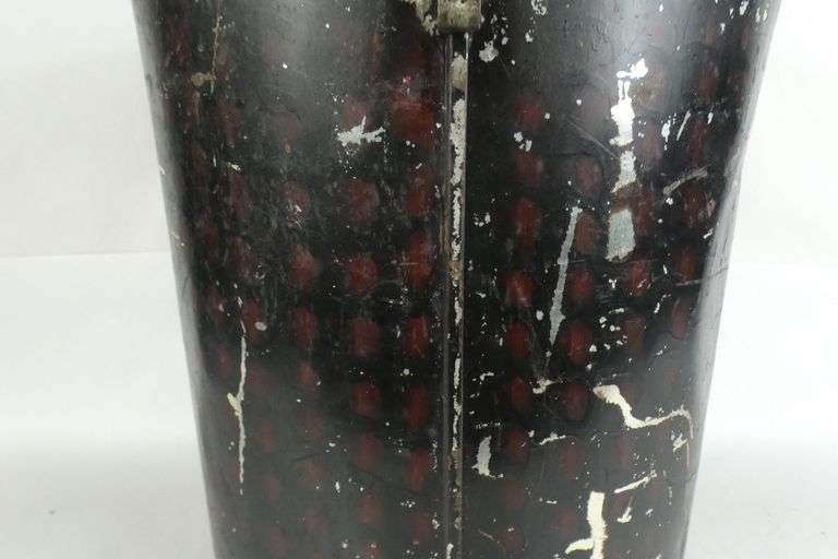 ANTIQUE TIN HAT CASE