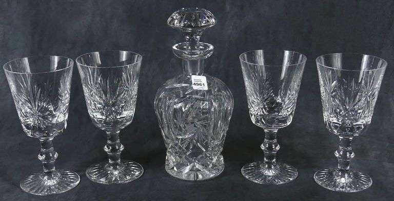 CRYSTAL DECANTER & SET OF FOUR GLASSES
