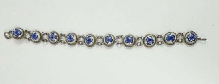 ANTIQUE CONTINENTAL SILVER JEWELLERY