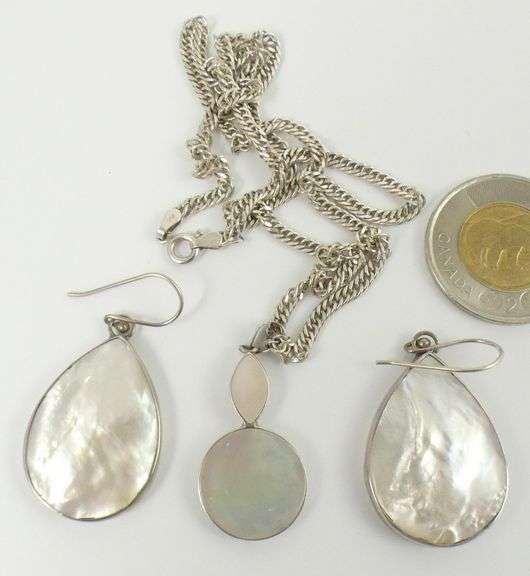 SET MOTHER-OF-PEARL JEWELLERY