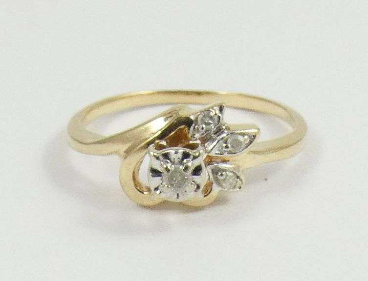 DAINTY DIAMOND RING