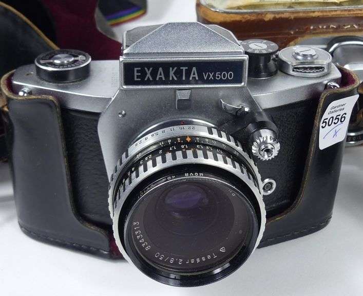 CAMERAS & BINOCULARS