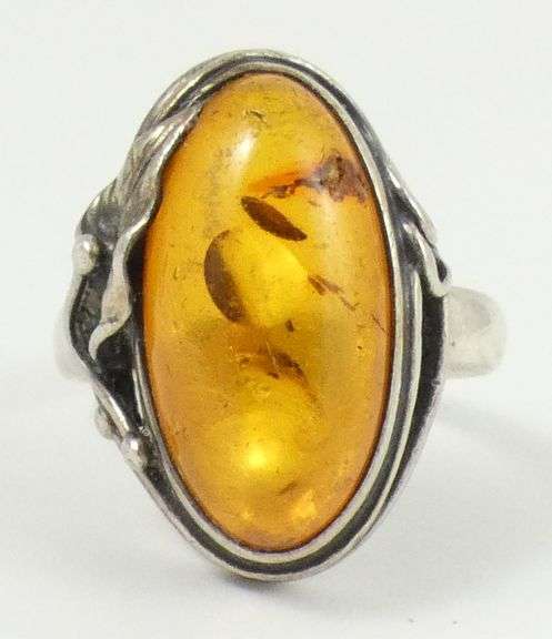ANTIQUE AMBER RING