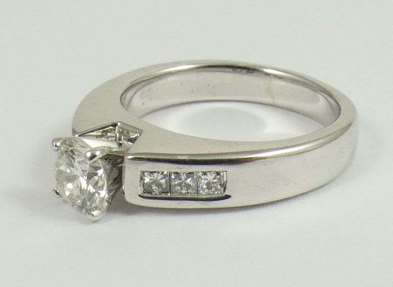 CERTIFIED DIAMOND RING