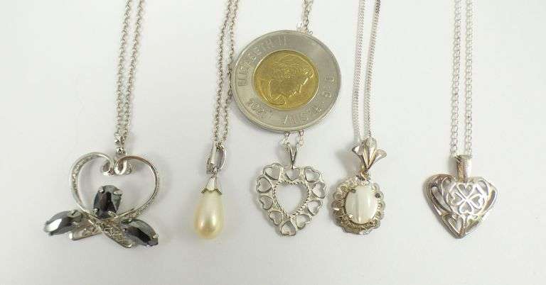 5 PENDANT NECKLACES