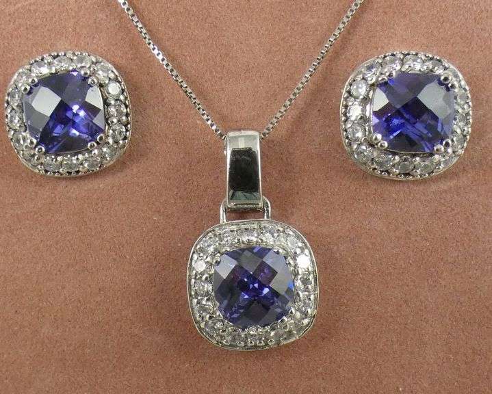 PENDANT NECKLACE & EARRINGS