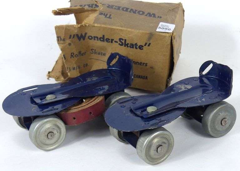 PAIR VINTAGE "WONDER-SKATES"