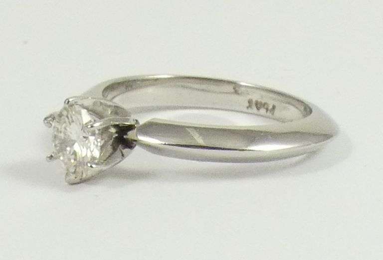 TIFFANY STYLE DIAMOND RING