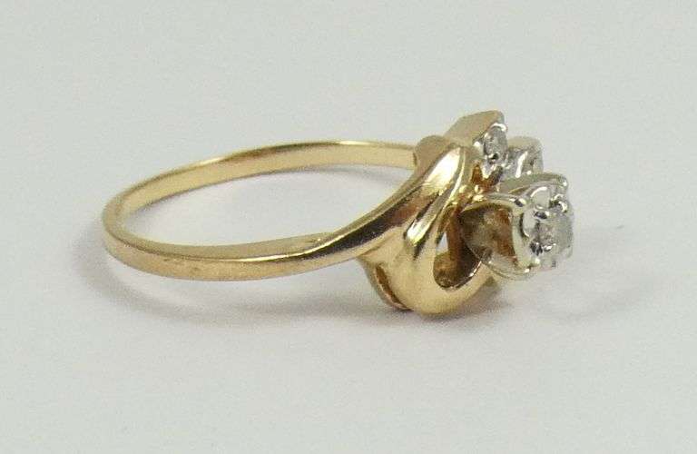 DAINTY DIAMOND RING