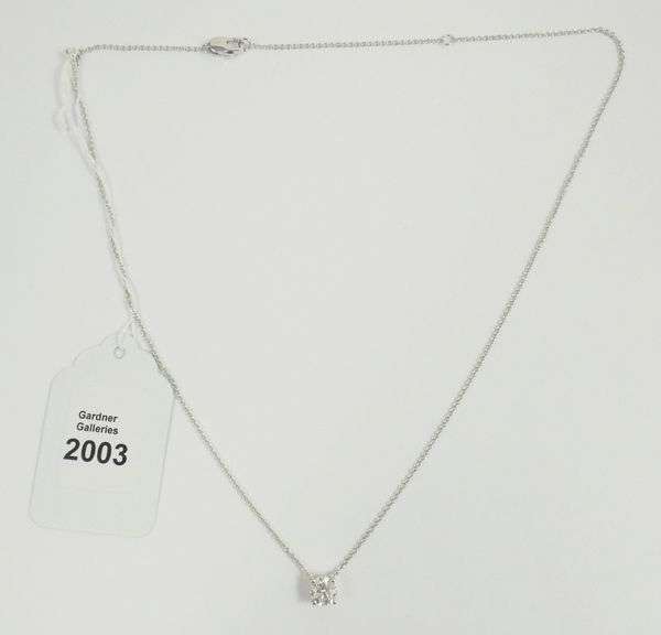 DIAMOND PENDANT NECKLACE