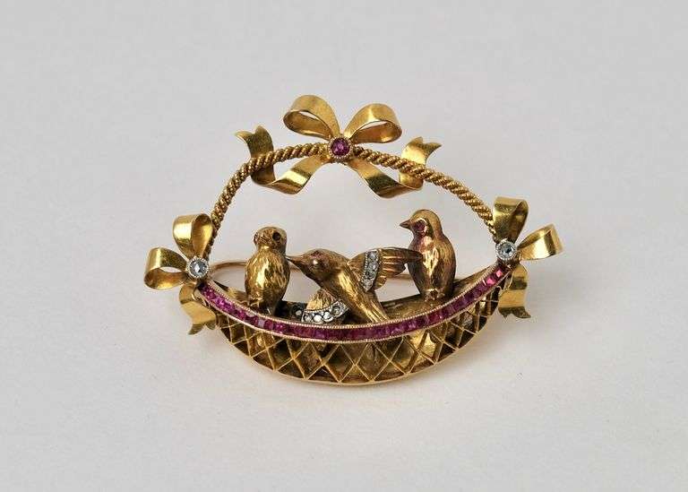 18K GOLD BROOCH