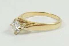 DIAMOND SOLITAIRE RING