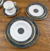 ROYAL DOULTON DINNER SERVICE
