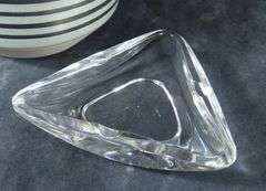 PAIR MCM CRYSTAL ASHTRAYS & CERAMIC VASE