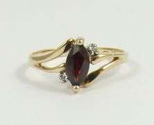 LADIES' GARNET RING