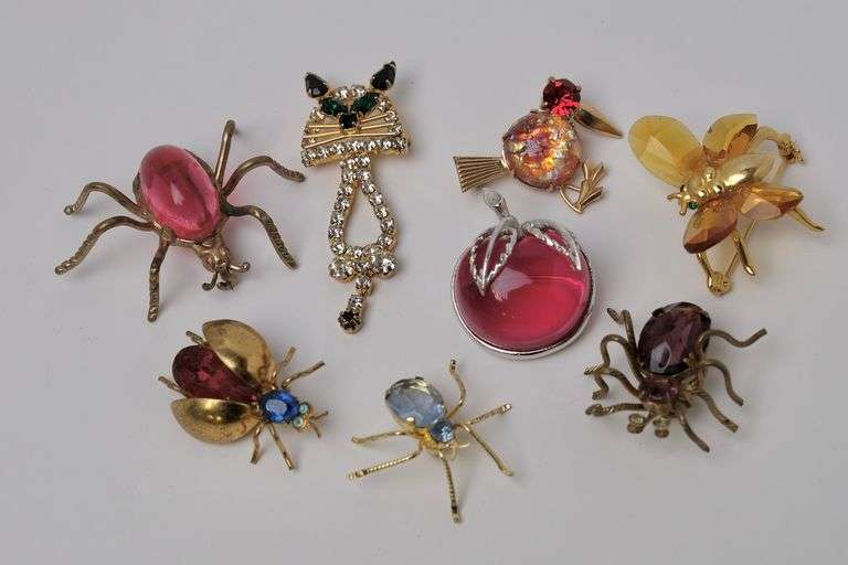 VINTAGE BROOCHES