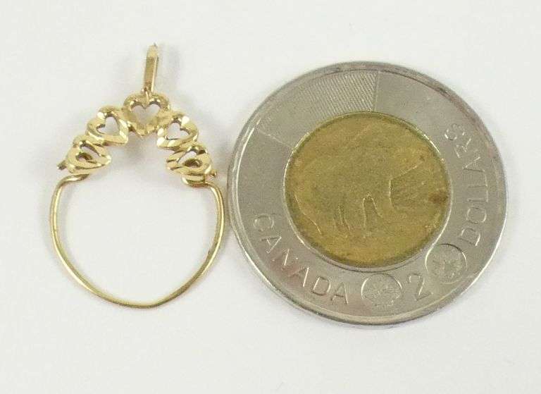 SMALL GOLD PENDANT