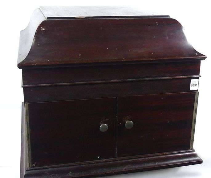 ANTIQUE VICTROLA PHONOGRAPH
