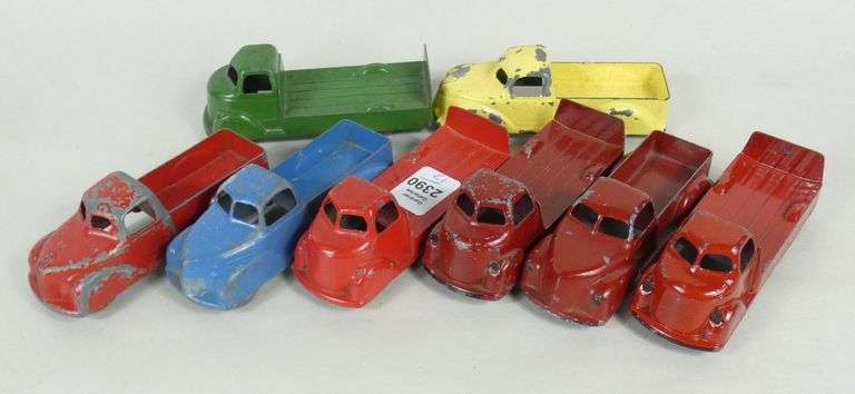 17 LONDON TOY TRUCKS