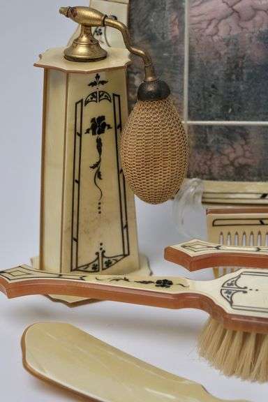 VINTAGE DRESSER SET