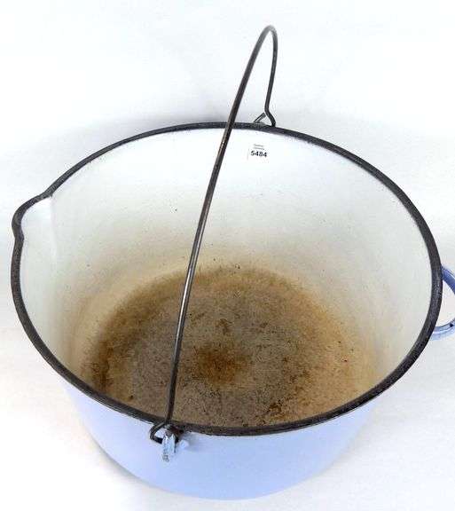 LARGE VOLLRATH CAST IRON POT