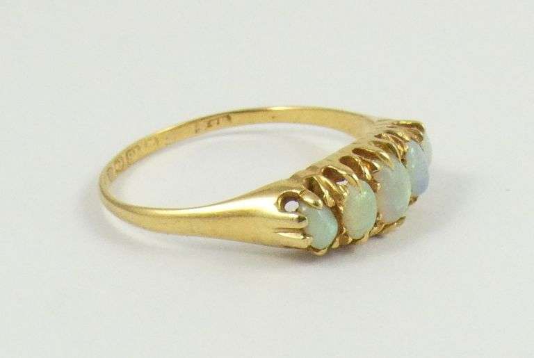 ANTIQUE OPAL RING