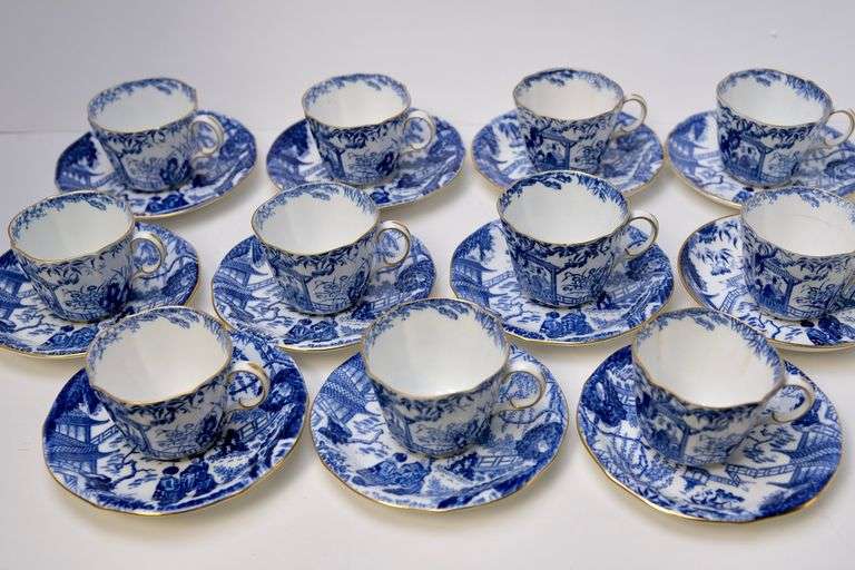 ROYAL CROWN DERBY