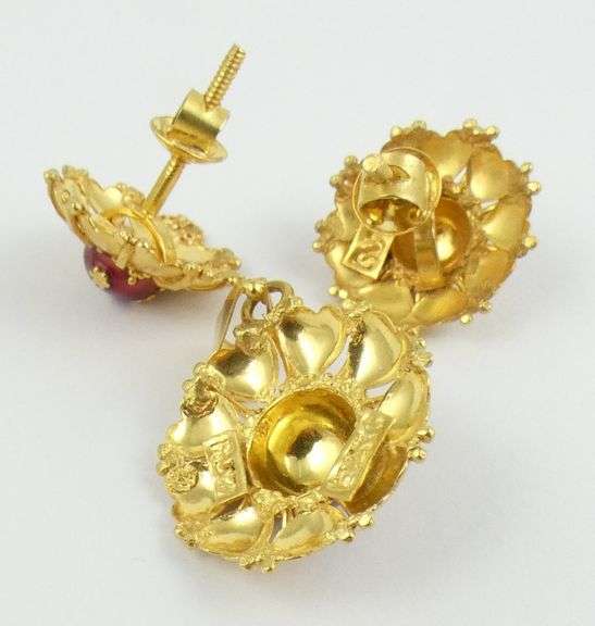 GOLD PENDANT & EARRINGS