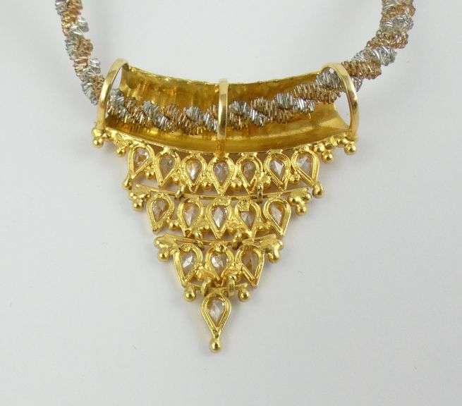 GOLD PENDANT NECKLACE