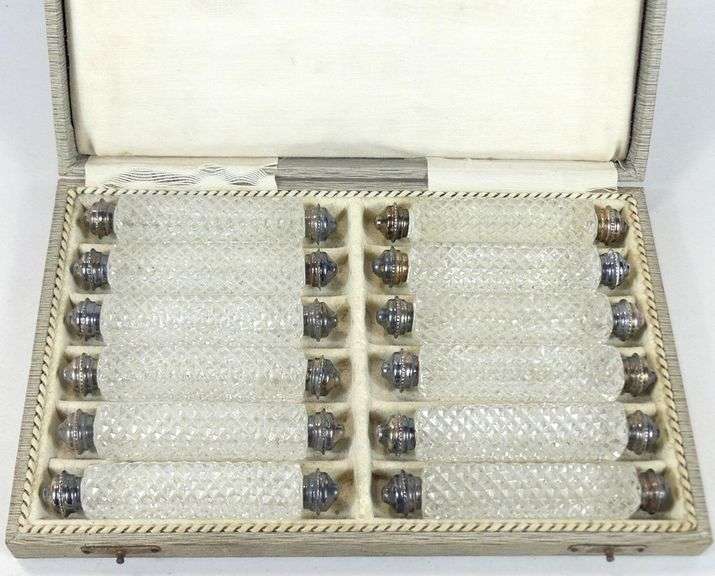 SET OF CRYSTAL KNIFE RESTS