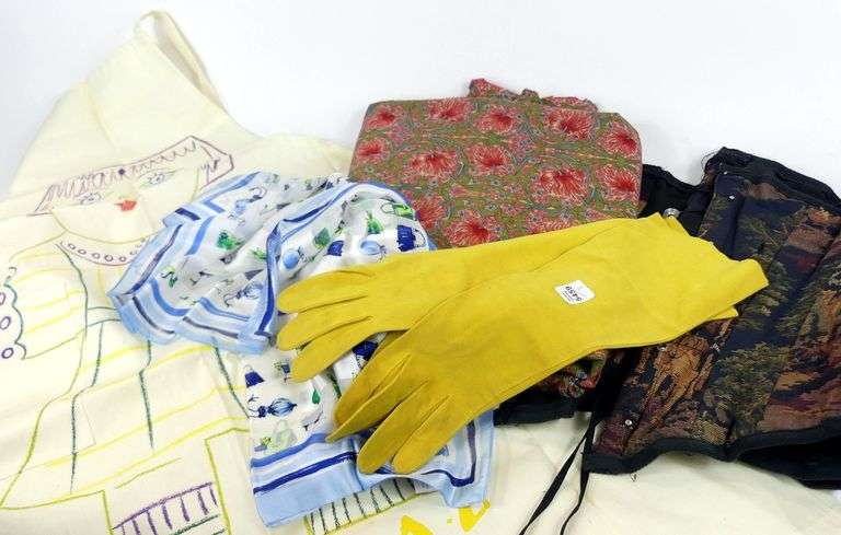 VINTAGE CLOTHING/TEXTILES
