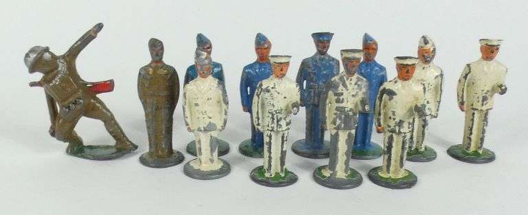 12 LEAD SOLDIERS