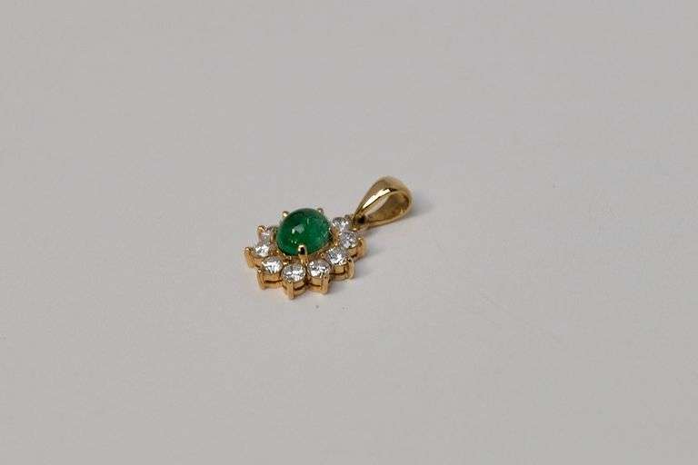 EMERALD & DIAMOND PENDANT