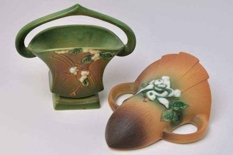 ROSEVILLE POTTERY VASE AND POCKET