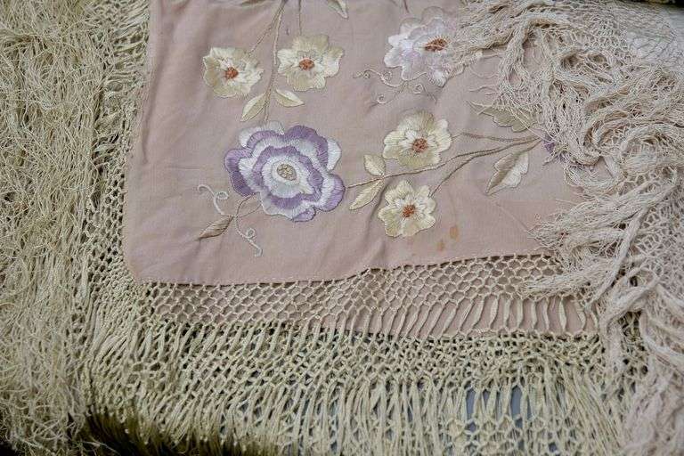 VINTAGE THROW AND EMBROIDERIES