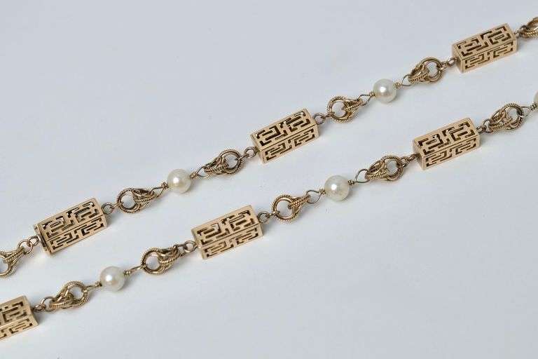 GOLD AND PEARL NECKLACE