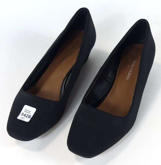 PAIR DONALD J. PLINER BLOCK HEEL PUMPS