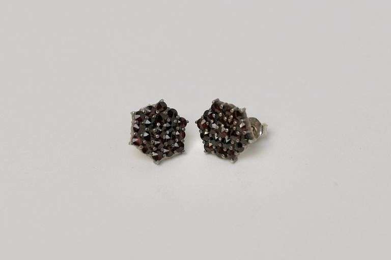 GARNET EARRINGS