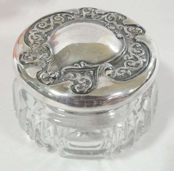 HANDKERCHIEF VASE AND POWDER JAR