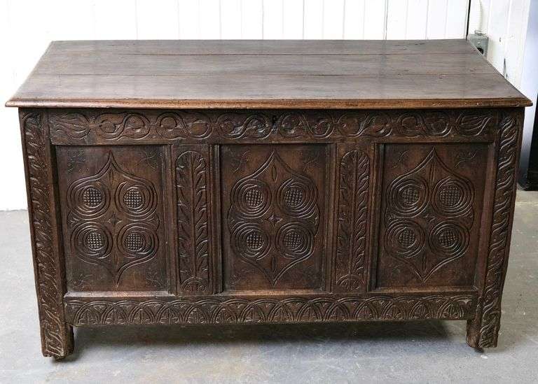 17TH CENTURY COFFER