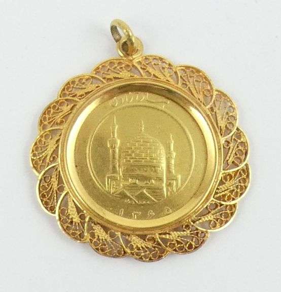 GOLD COIN PENDANT