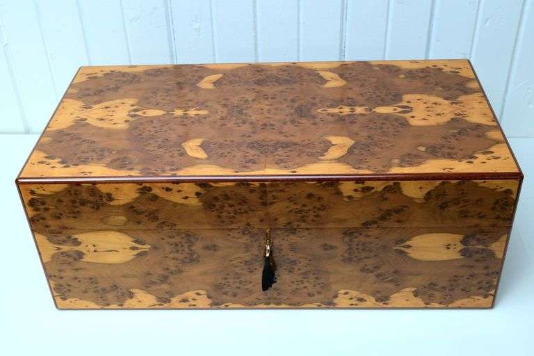 EXCEPTIONAL CIGAR HUMIDOR