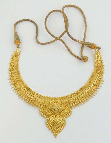 GOLD NECKLACE