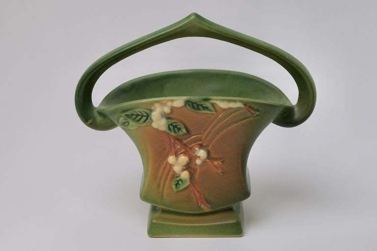 ROSEVILLE POTTERY VASE AND POCKET