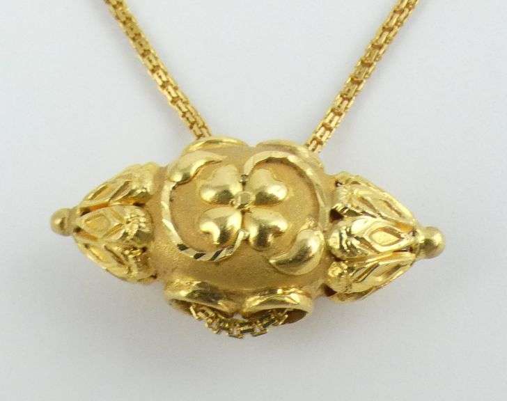 PENDANT ON CHAIN