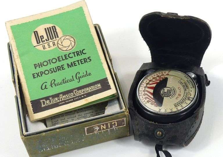 PHOTOELECTRIC EXPOSURE METER