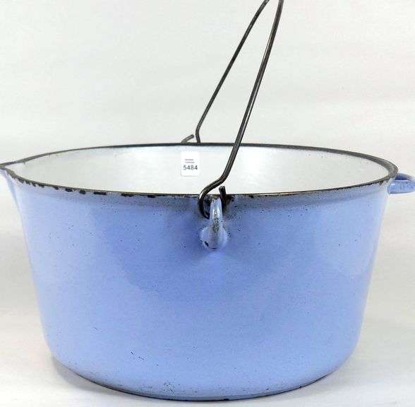 LARGE VOLLRATH CAST IRON POT