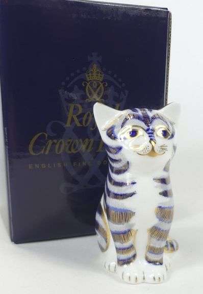 ROYAL CROWN DERBY FIGURINE "SITTING KITTEN"