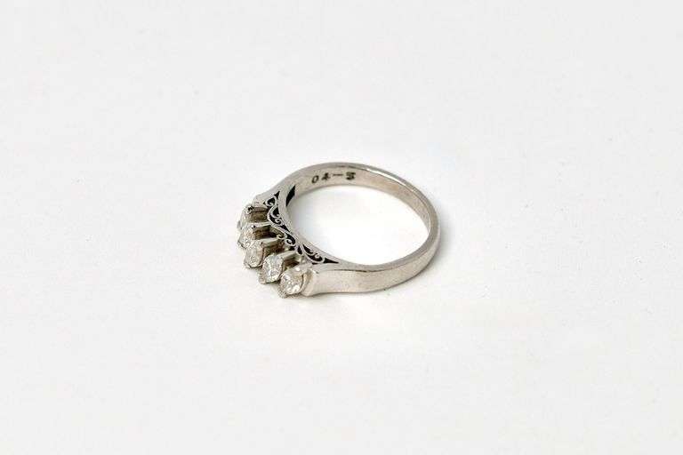 PLATINUM DIAMOND RING