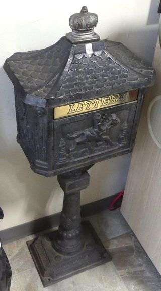 CAST IRON MAILBOX
